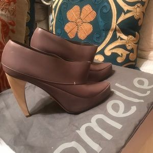 Omelle booties